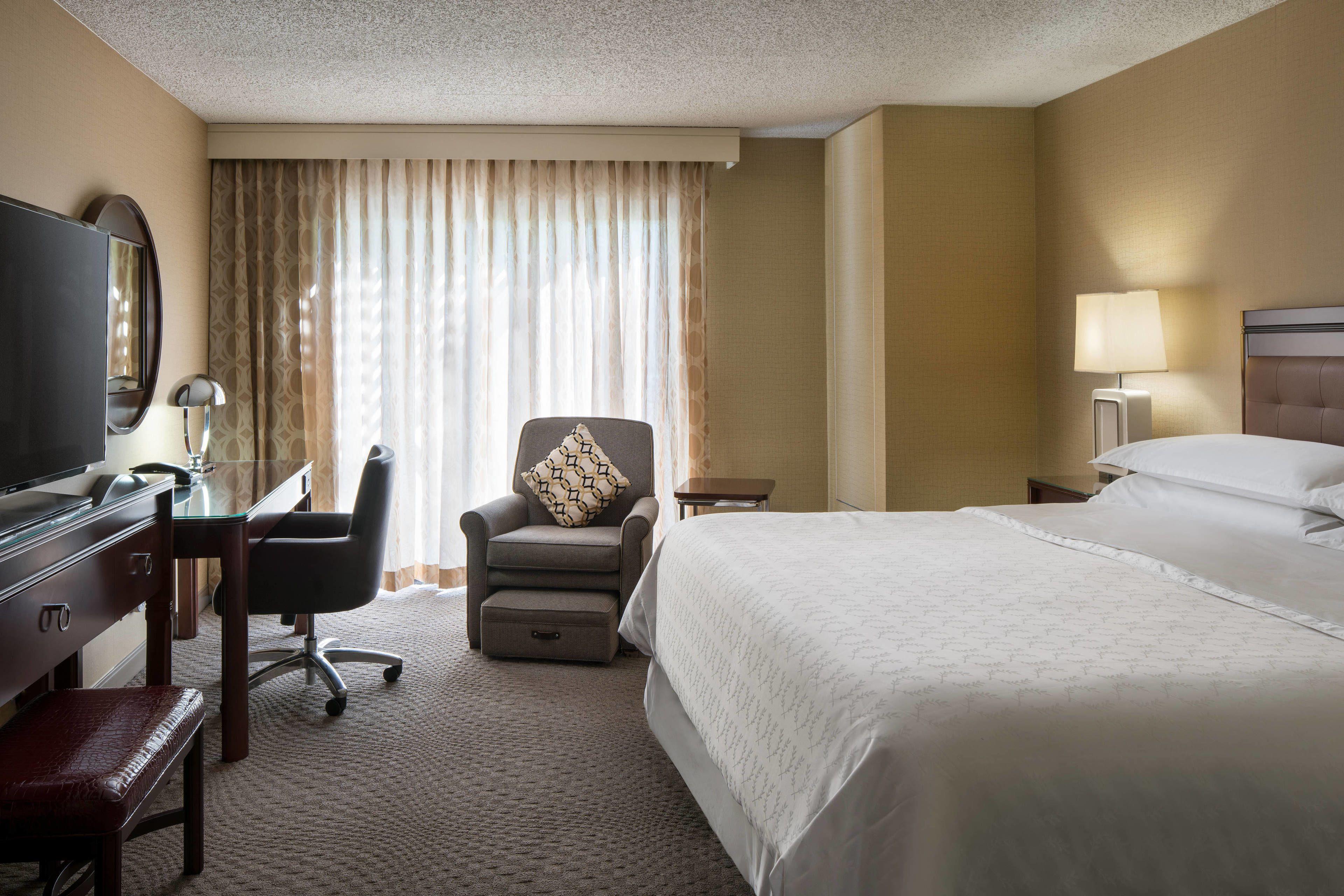 Guest Room 1 King,1385935448:JPEG