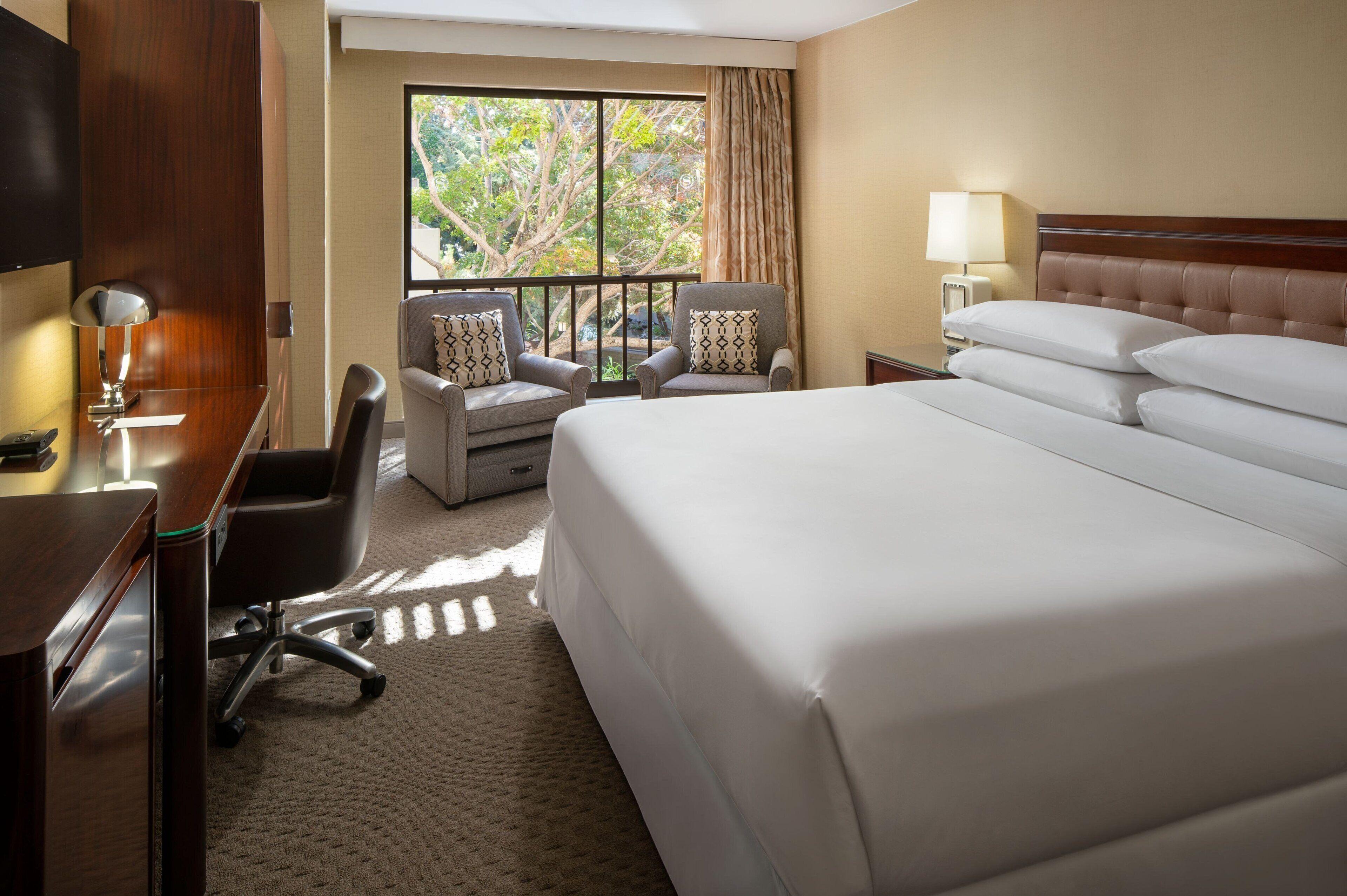 Deluxe Guest room 1 King,1382613788:JPEG